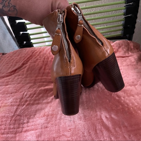 Rand and Bone Tan Leather Ankle Boots - Picture 5 of 9